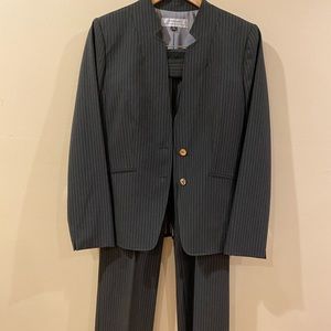 Tahari Arthur S Levine suit